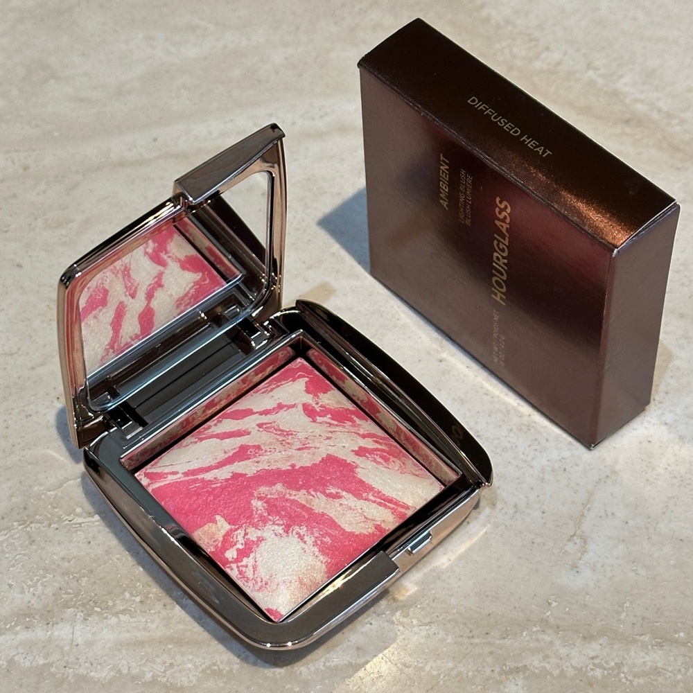 Hourglass Ambient Lighting Blush - Diffused Heat - Picture 2 of 7
